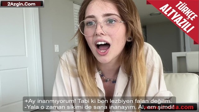 Gözlüklü Lezbiyen Kız Genç Adamla Sikişince Fazla Boşaldı Video